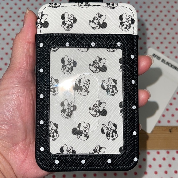 AUTHENTIC DISNEY MERCHANDISE—MINNIE MOUSE CREDIT CARD/ID wallet - Picture 10 of 10